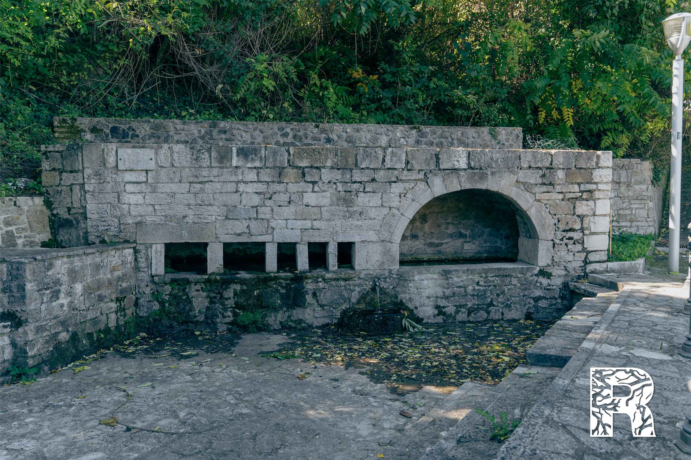 Fontana sacc' che
